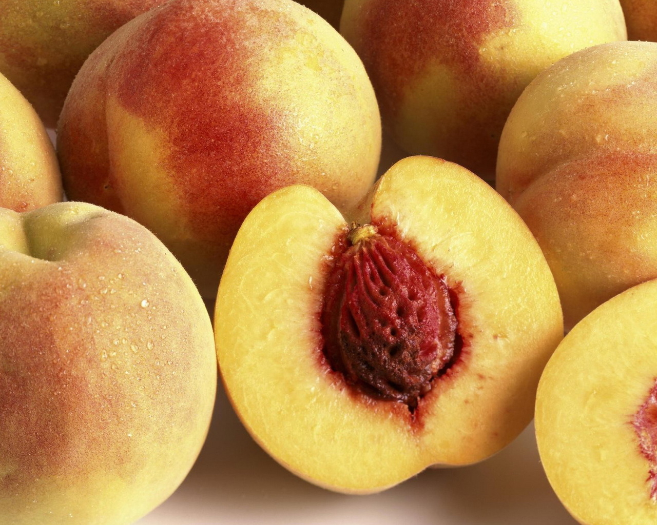 Сладкий персик