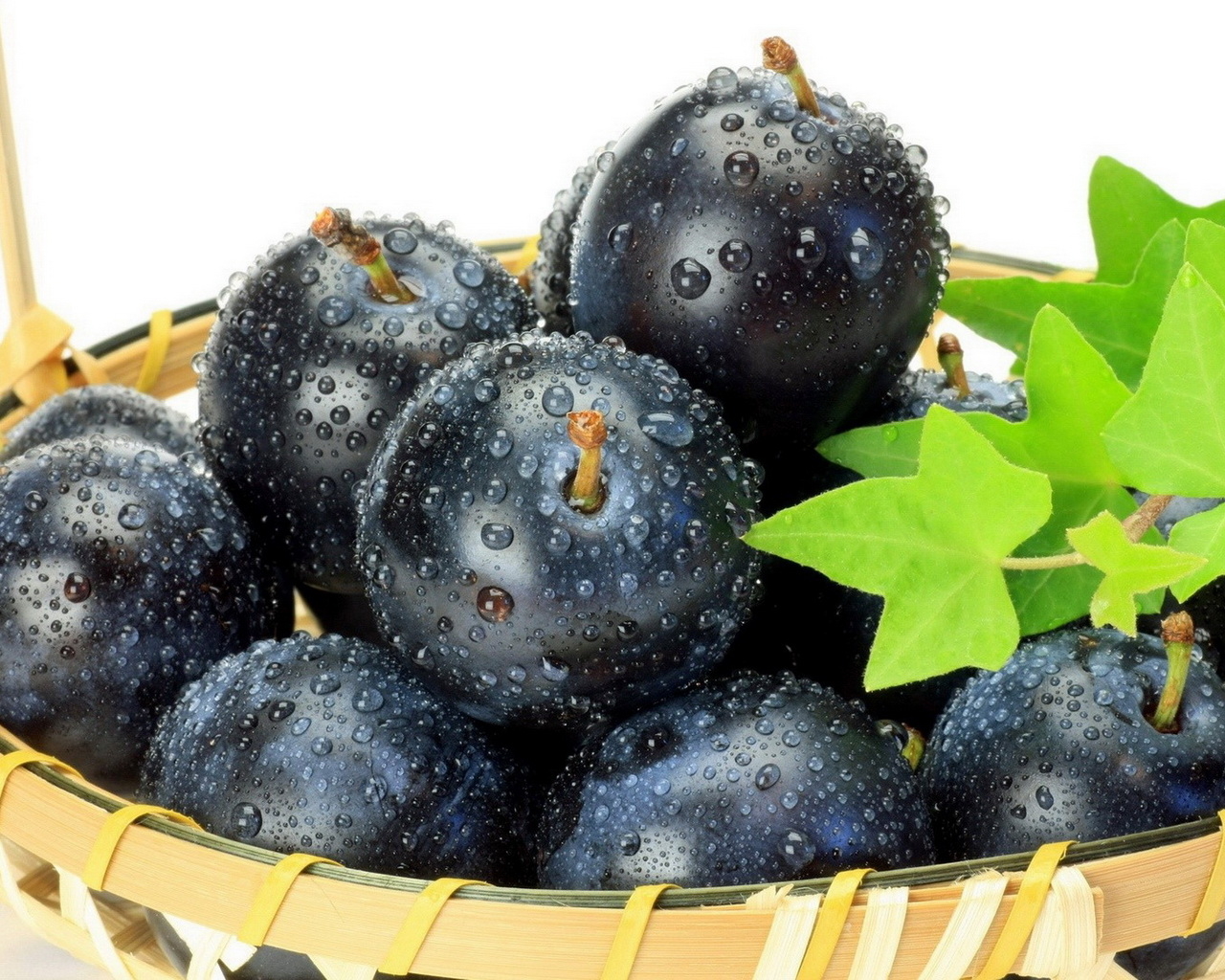 Спелая слива