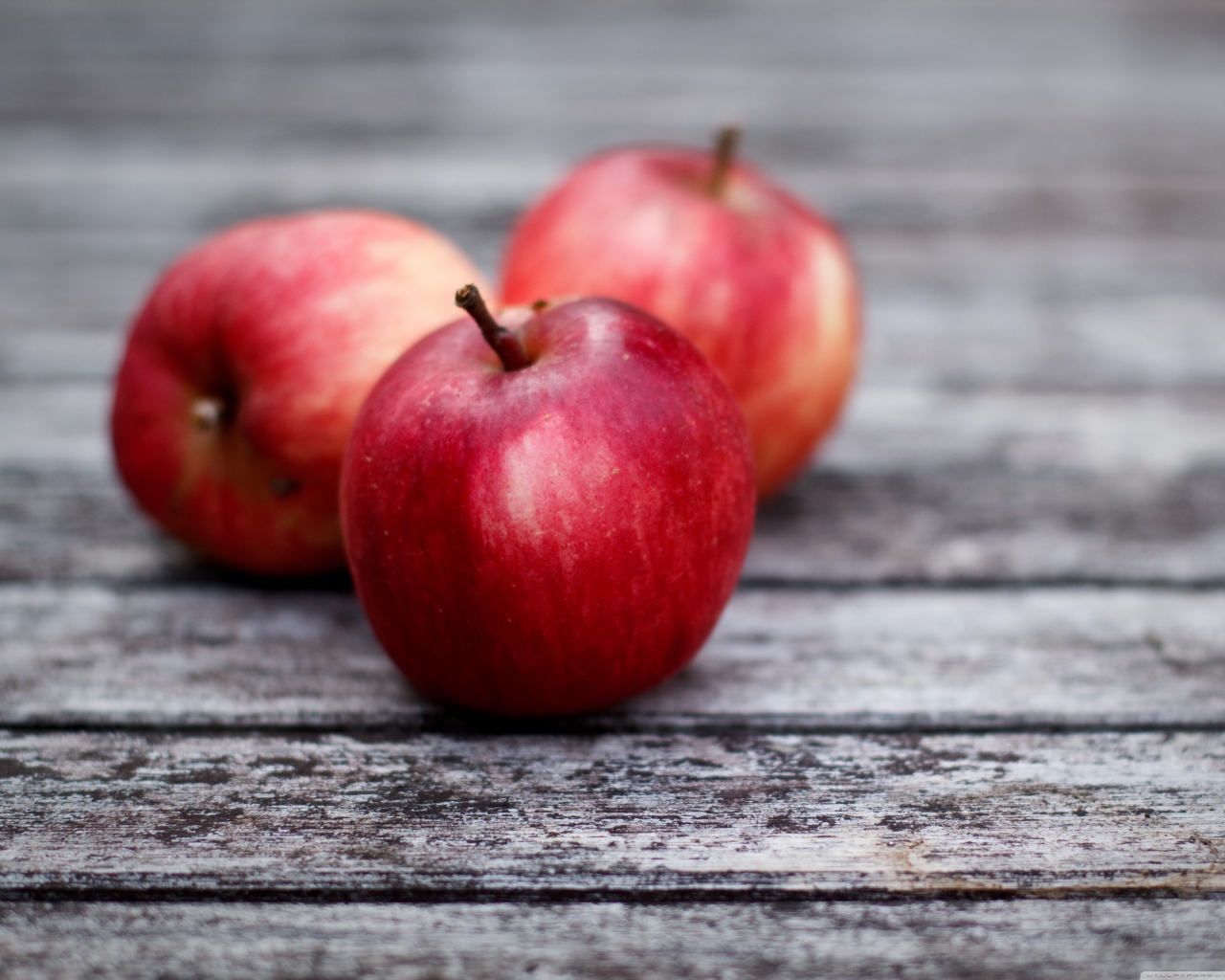 Три яблока