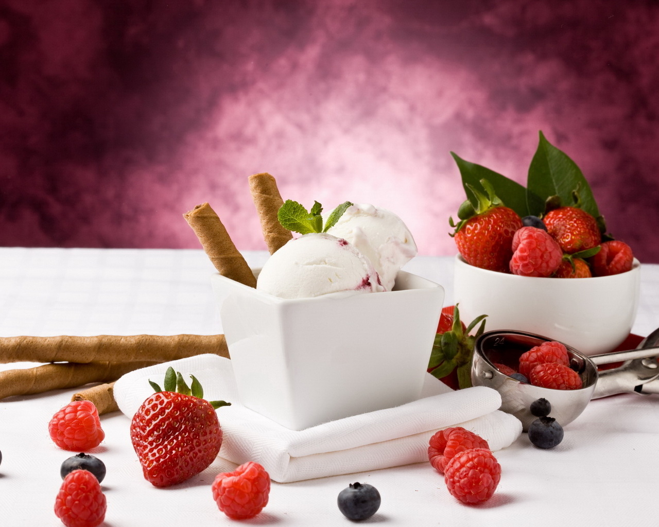 Мороженое и фрукты