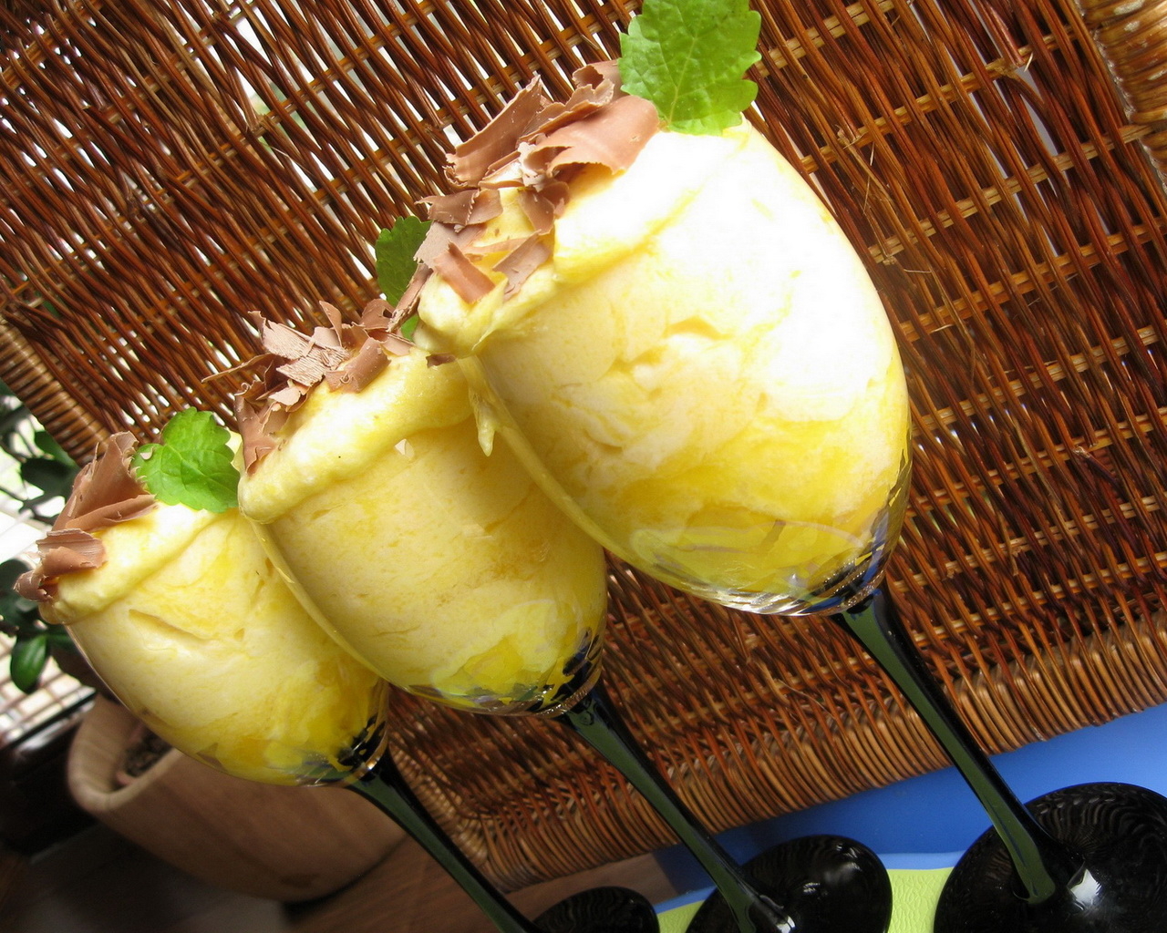 Мороженое с шоколадом