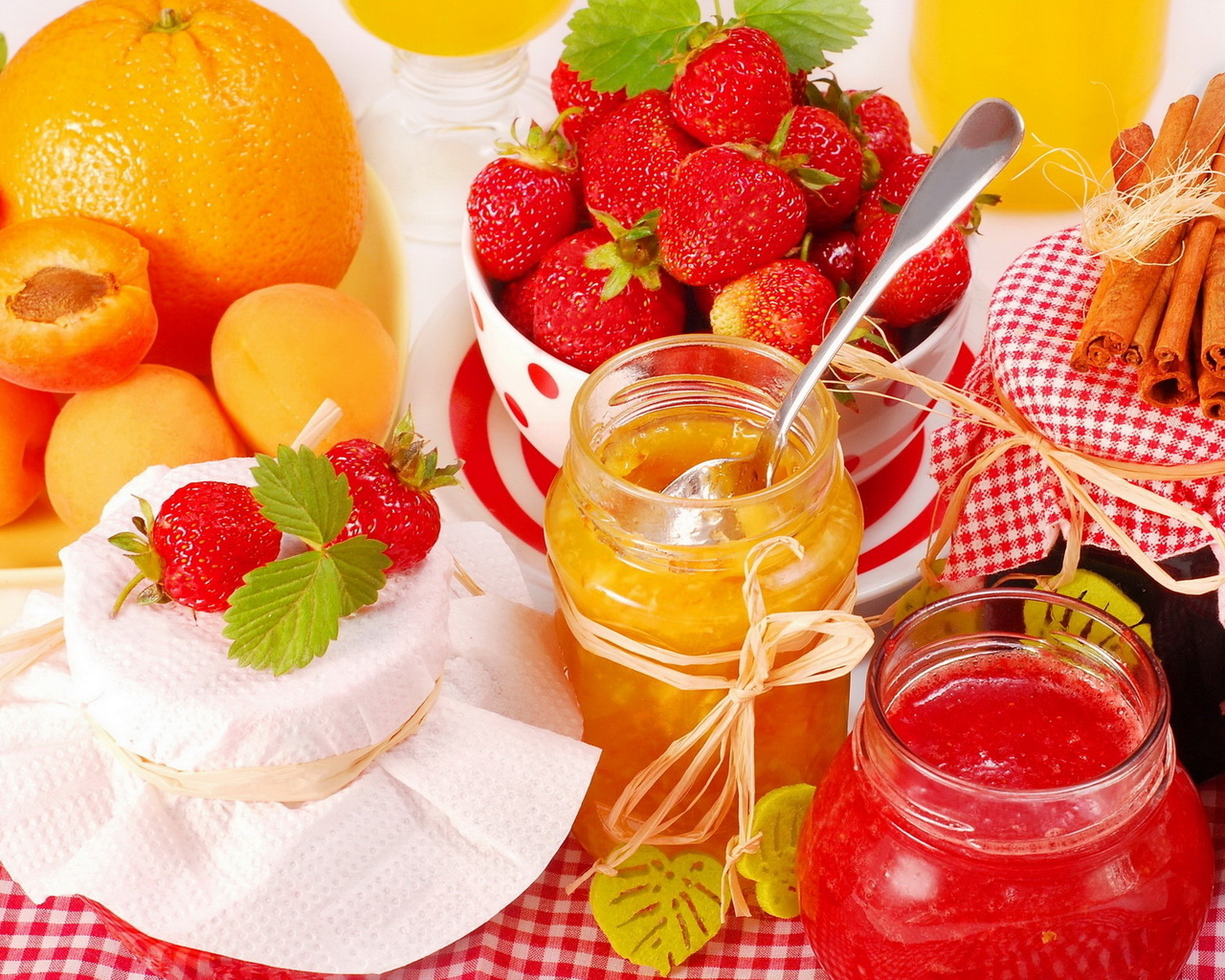 Фрукты и варенье