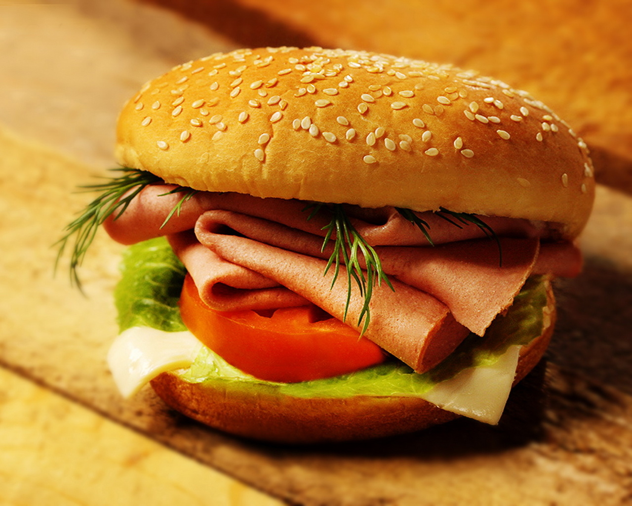 Гамбургер с ветчиной