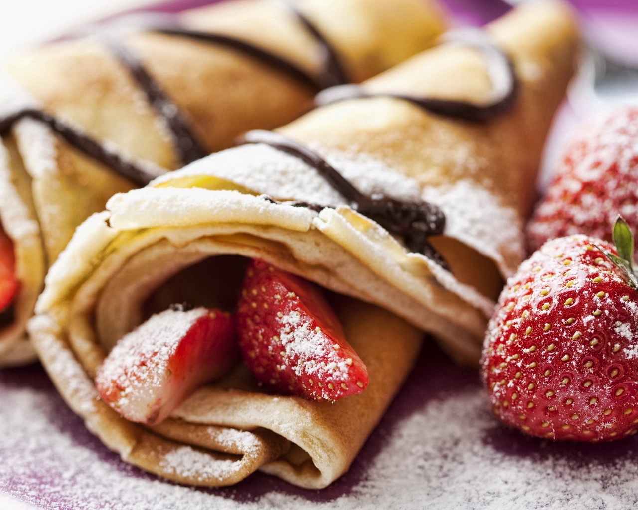 Блинчики с клубникой