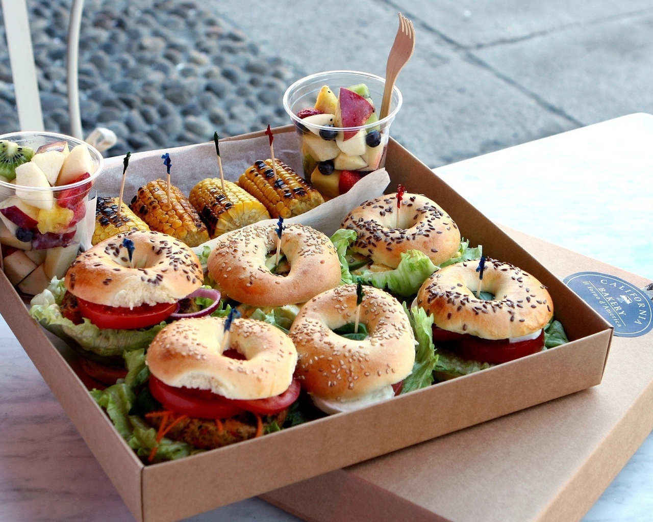 Гамбургеры и кукуруза