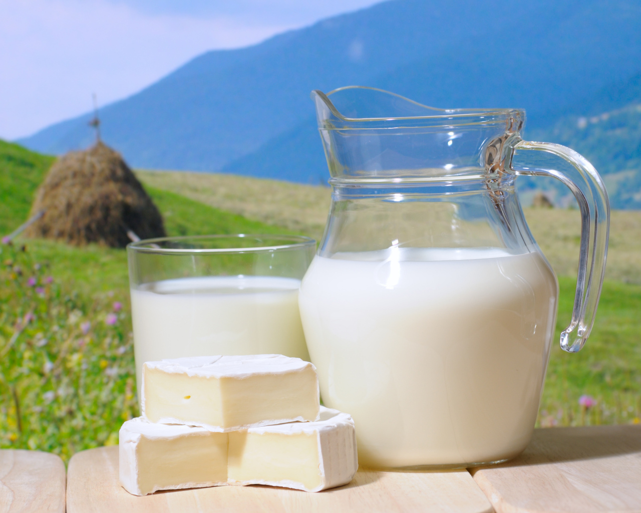 Молоко в кувшине