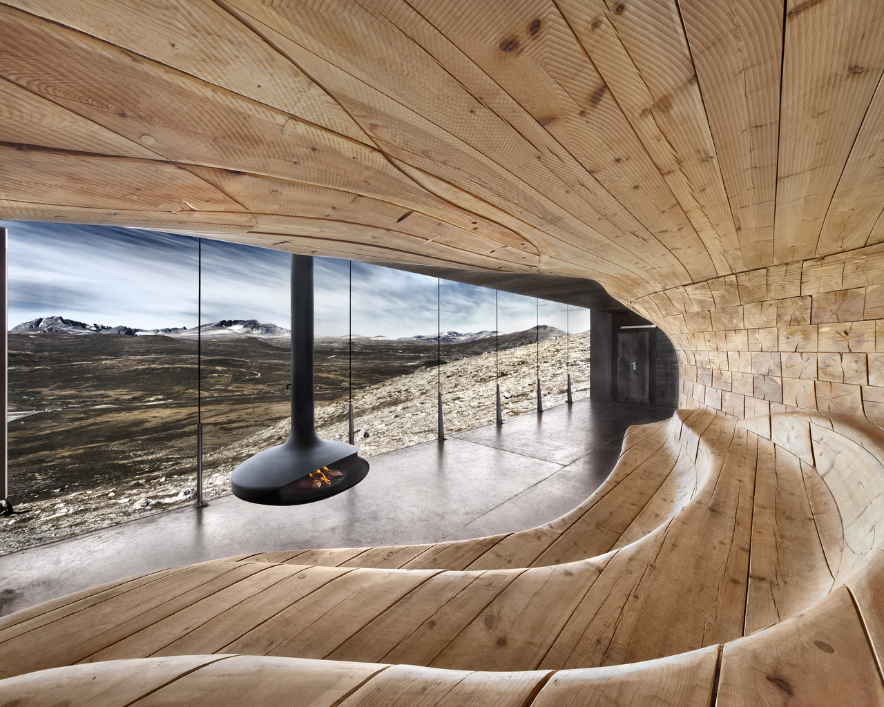 Комната с витражом