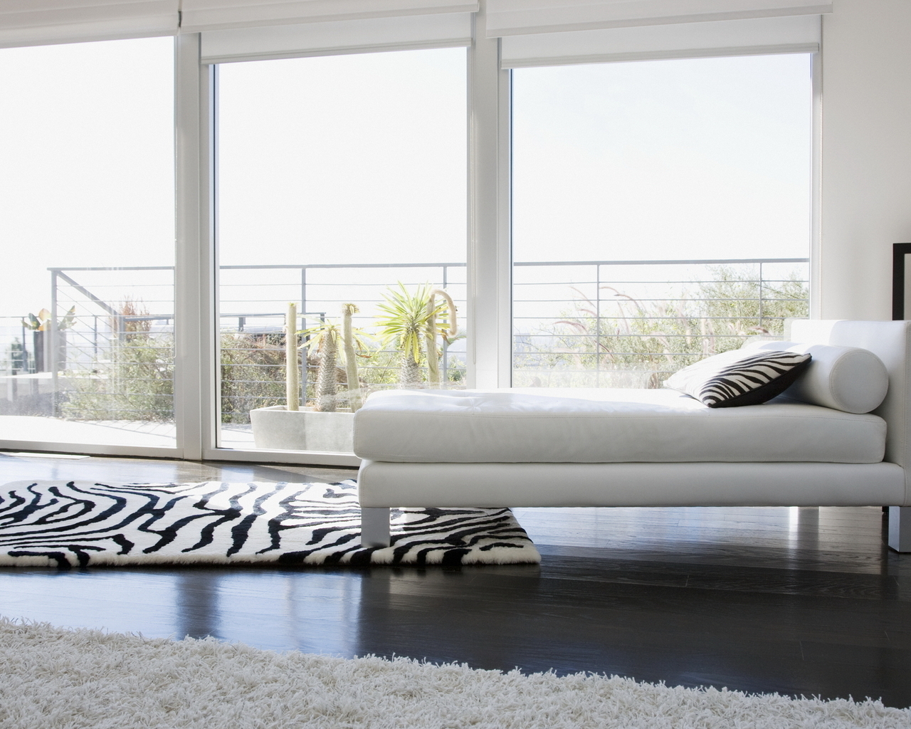 Белая спальная комната