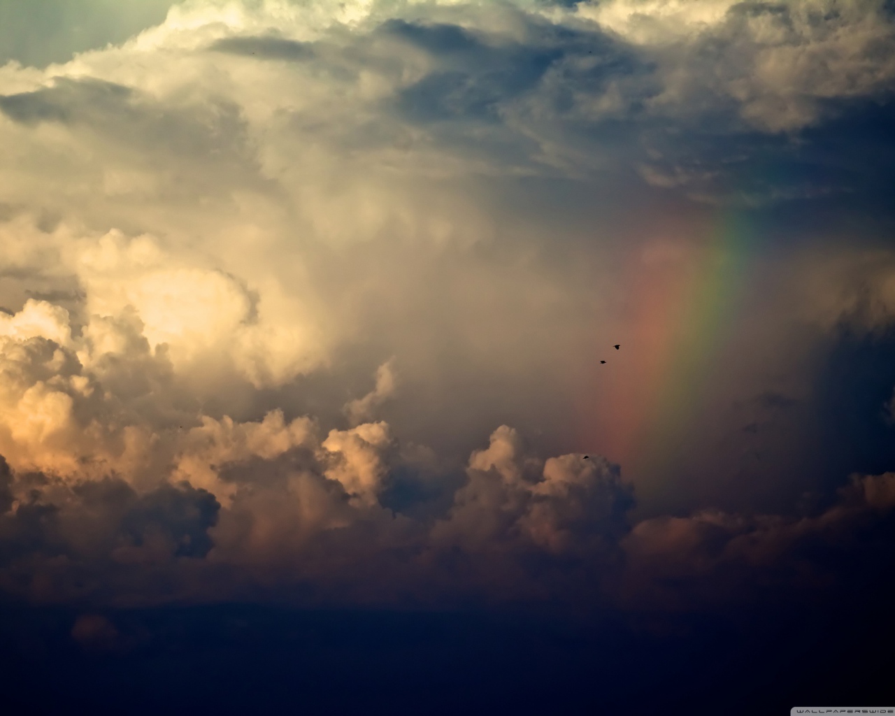 Облака и радуга