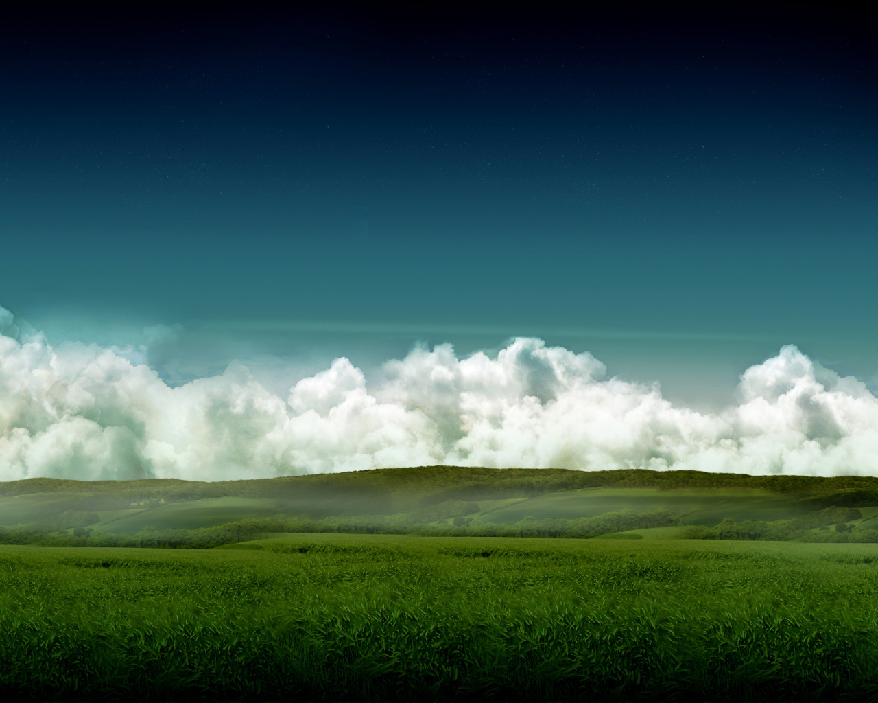 Облака над лугом