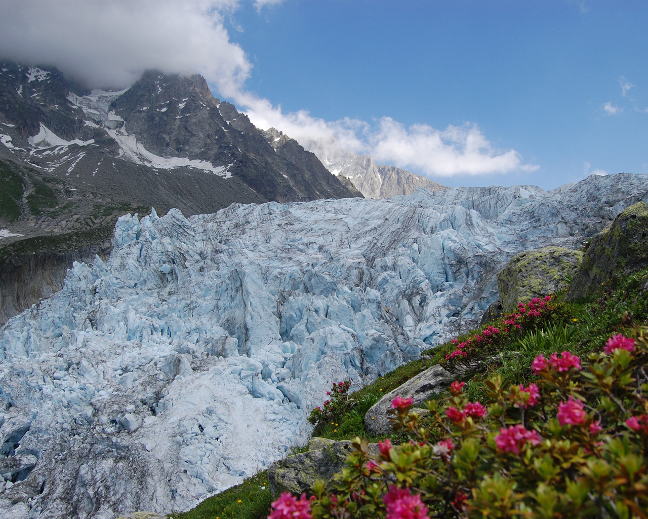 Ледник в горах