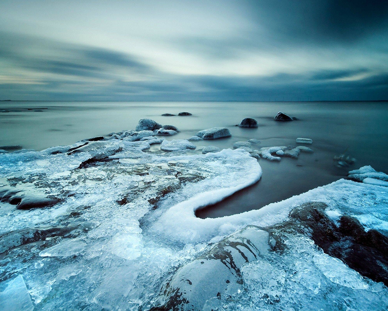 Замерзшие камни