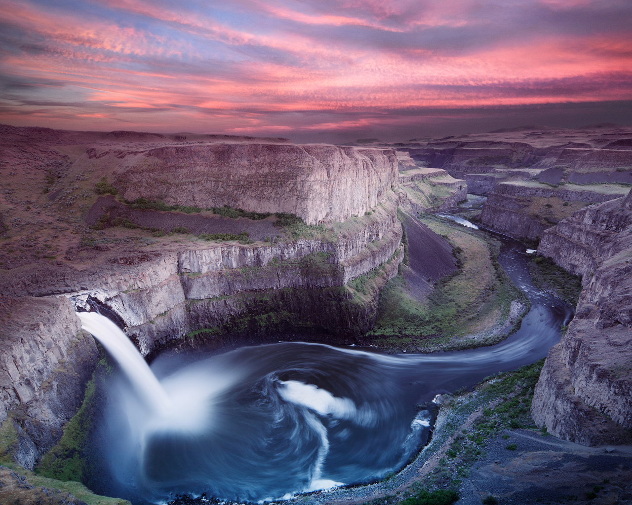 Река в каньоне