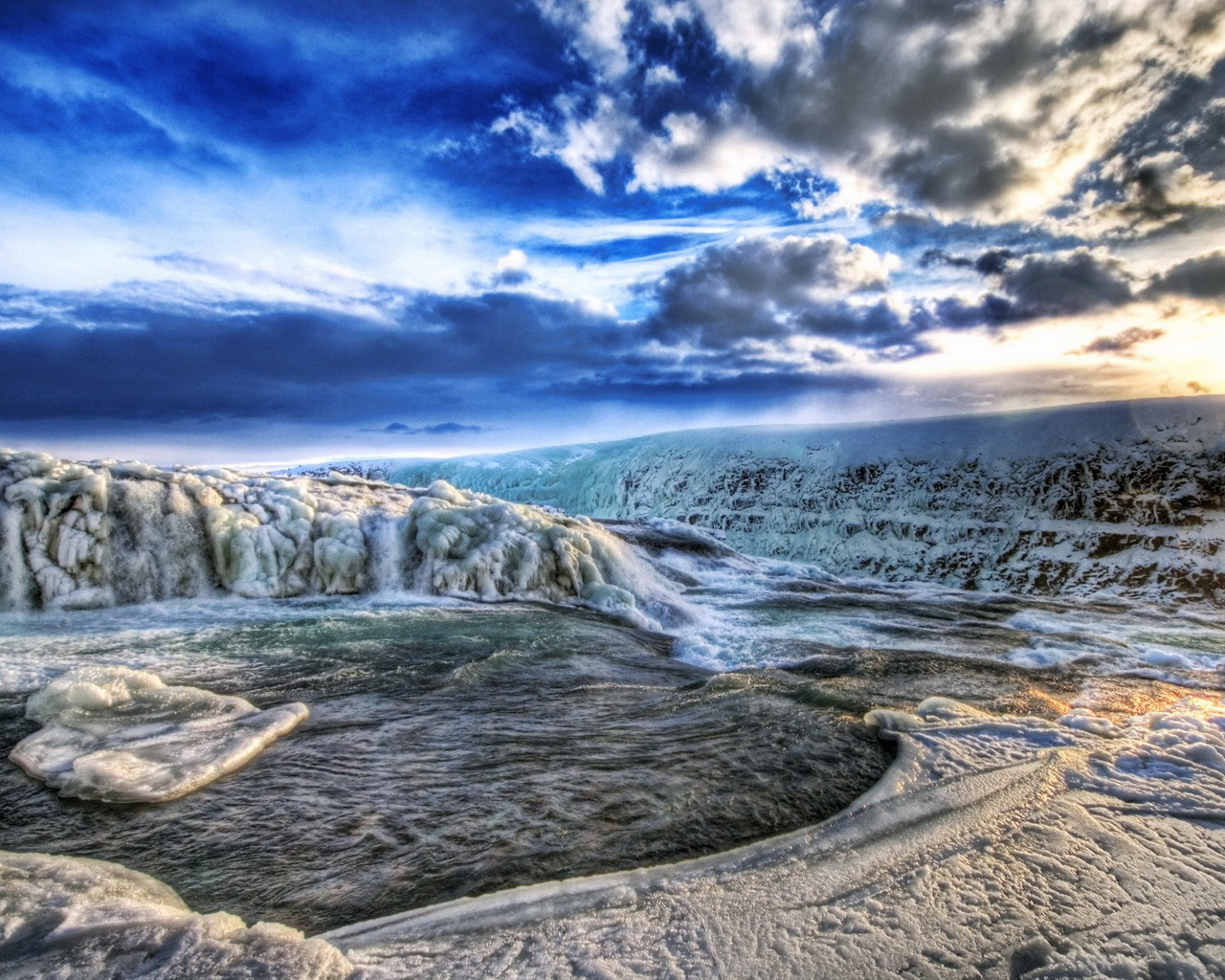 Зимняя река