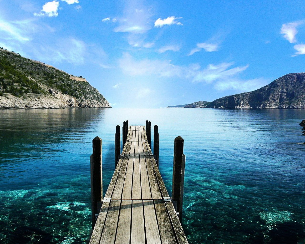 Бухта с причалом