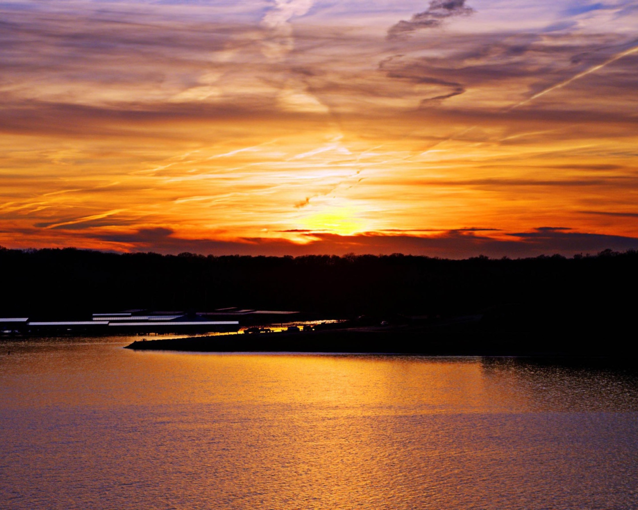 Озеро и закат