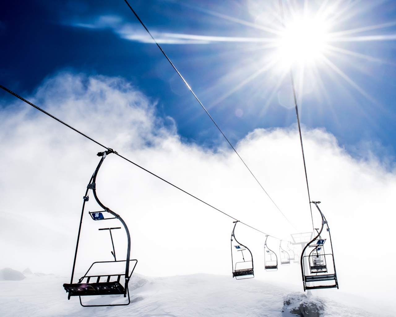 Канатная дорога на лыжном курорте