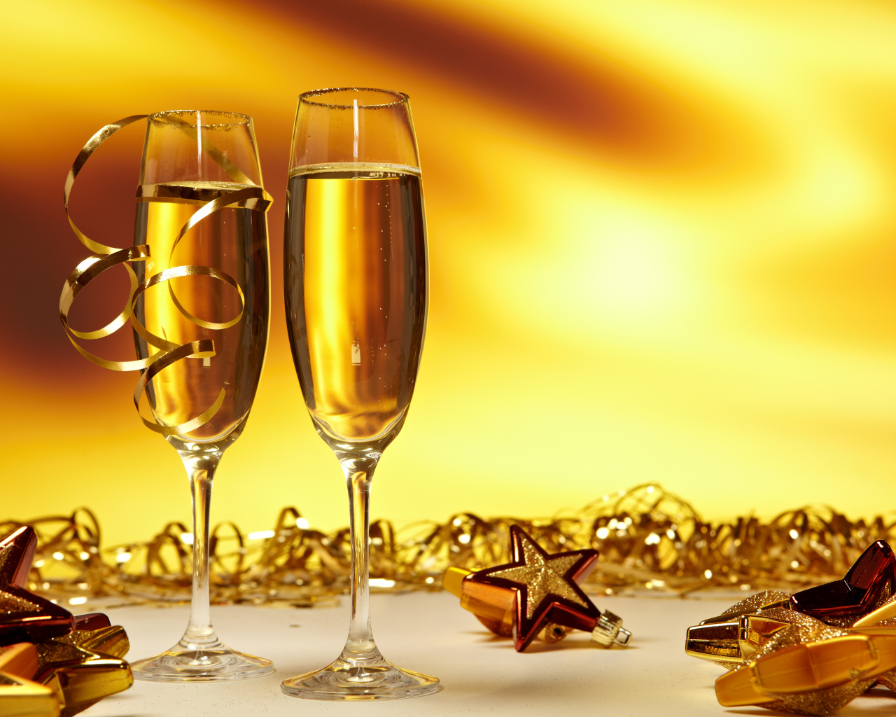 Бокалы с шампанским