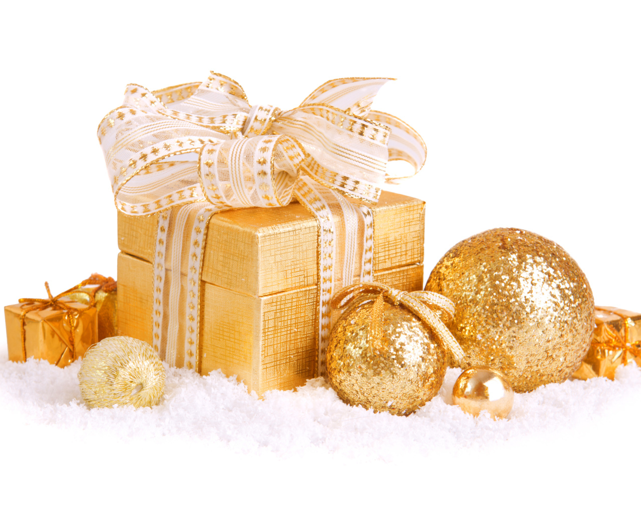 Новогодняя коробочка и шары