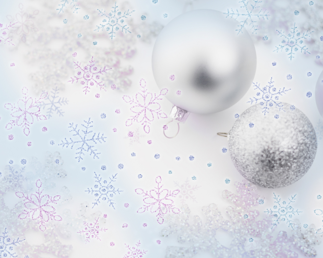 Серебряные шары