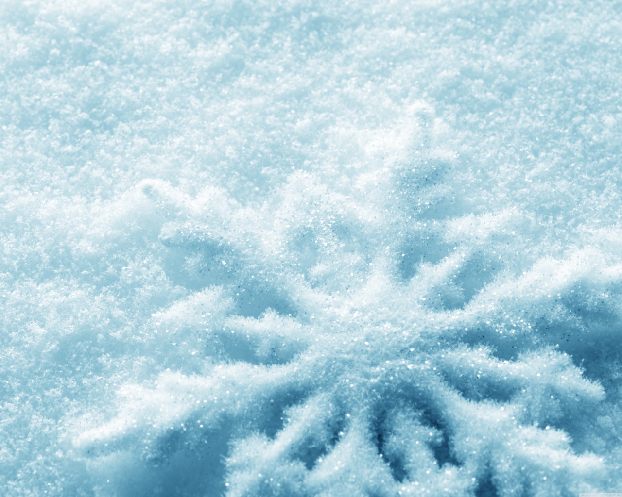 Силуэт снежинки