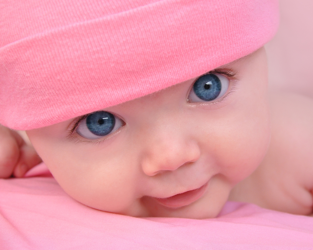 Девочка в розовой шапочке