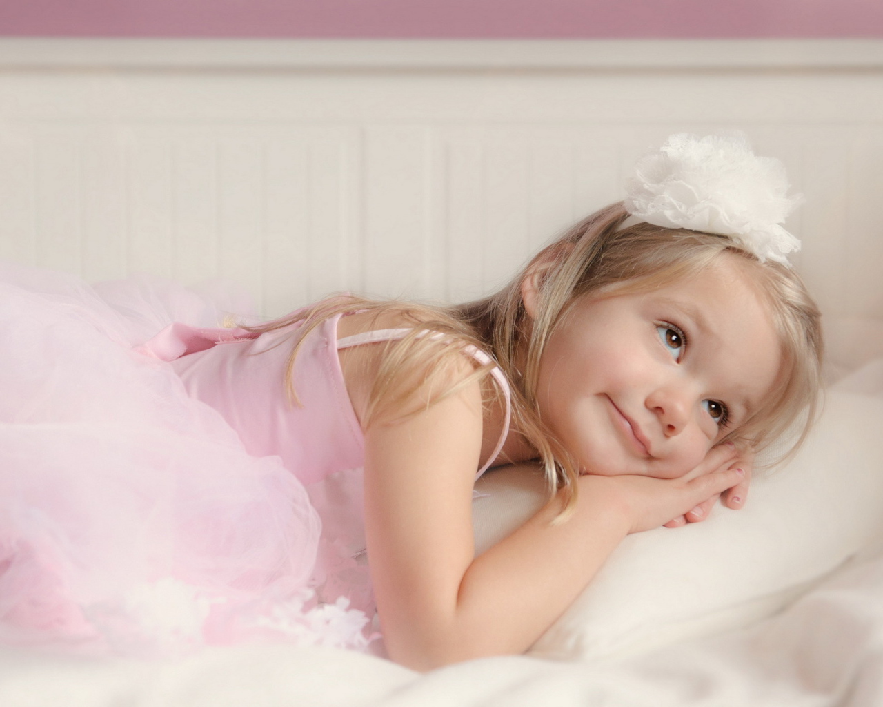 Девочка с бантиком