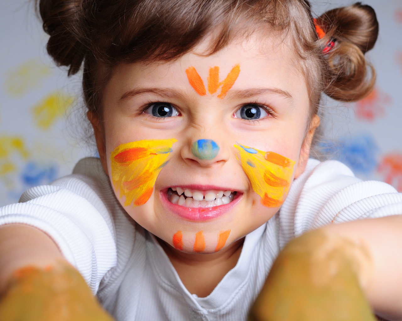 Разрисованный ребенок