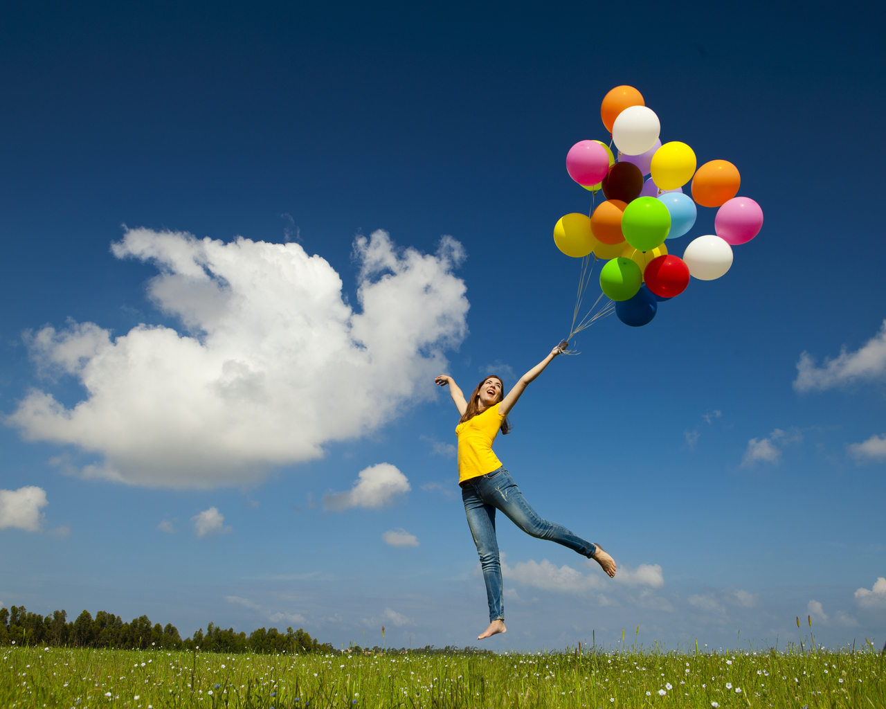 Девушка с шариками