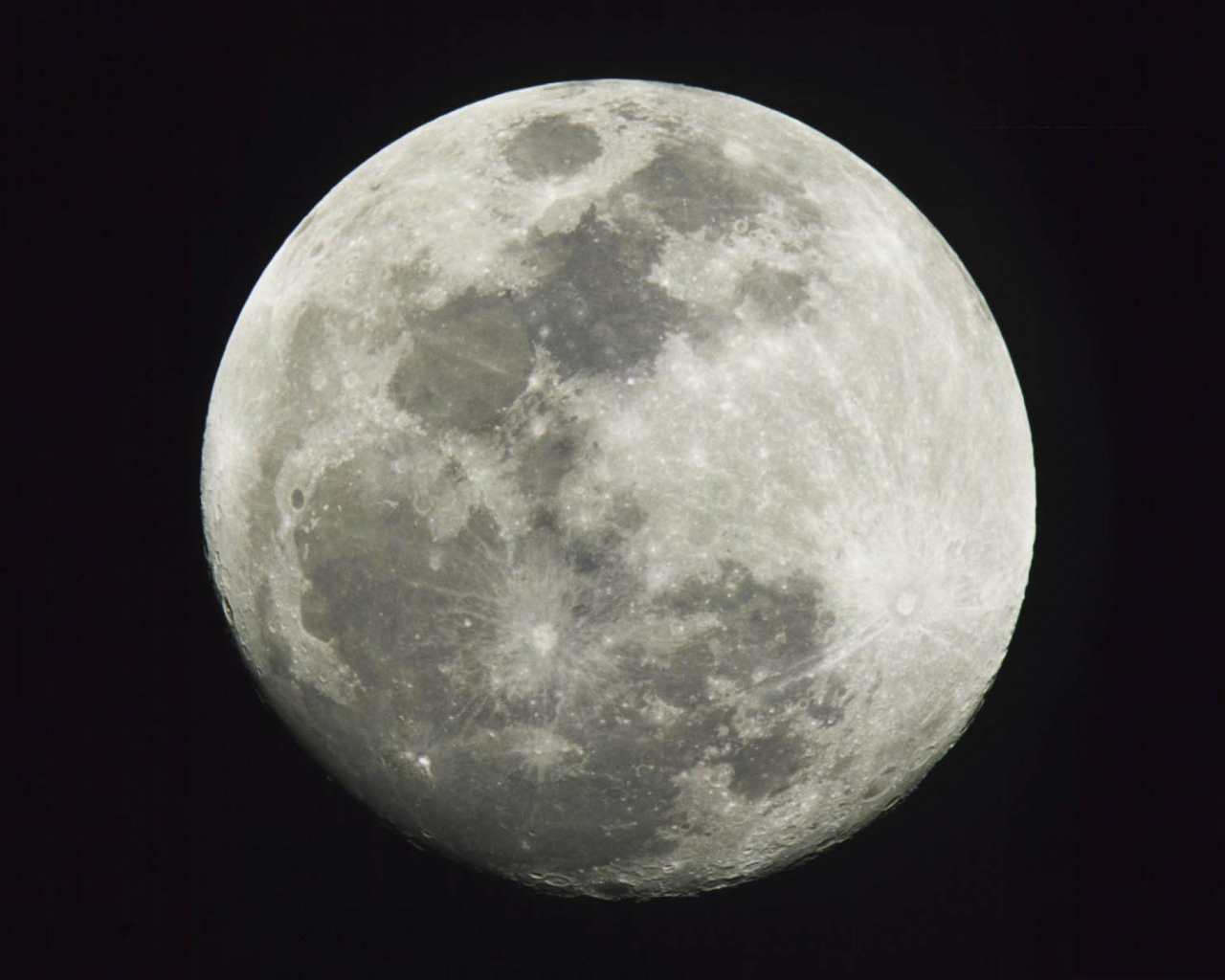 Полная Луна с Земли