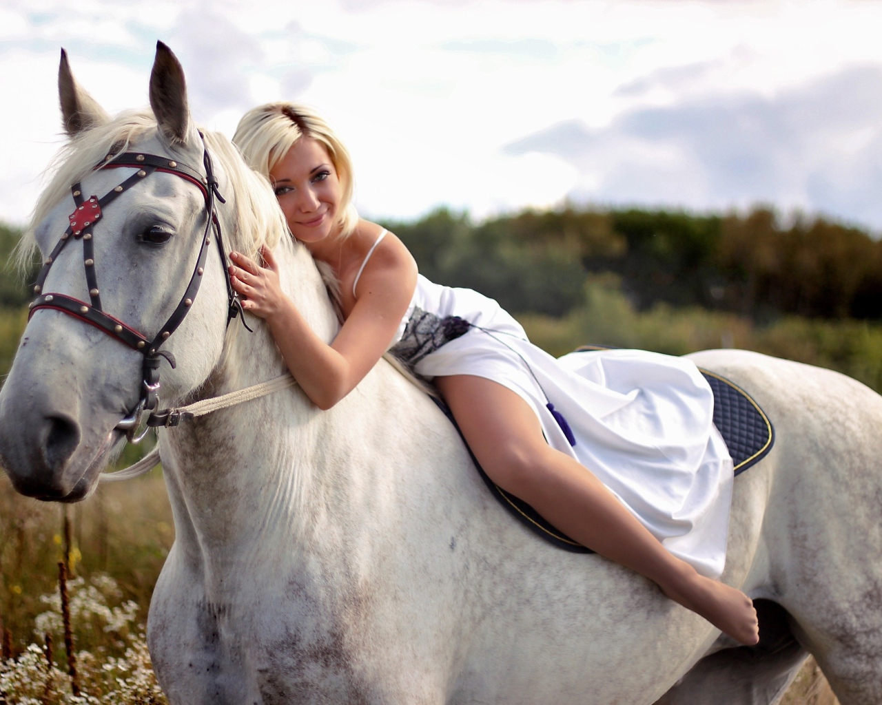 Верхом на лошади