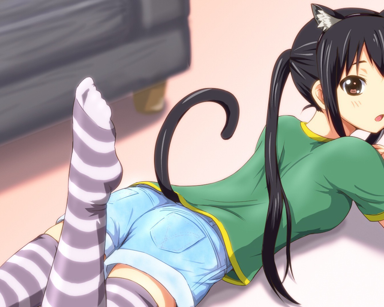 Девочка с ушами и хвостом