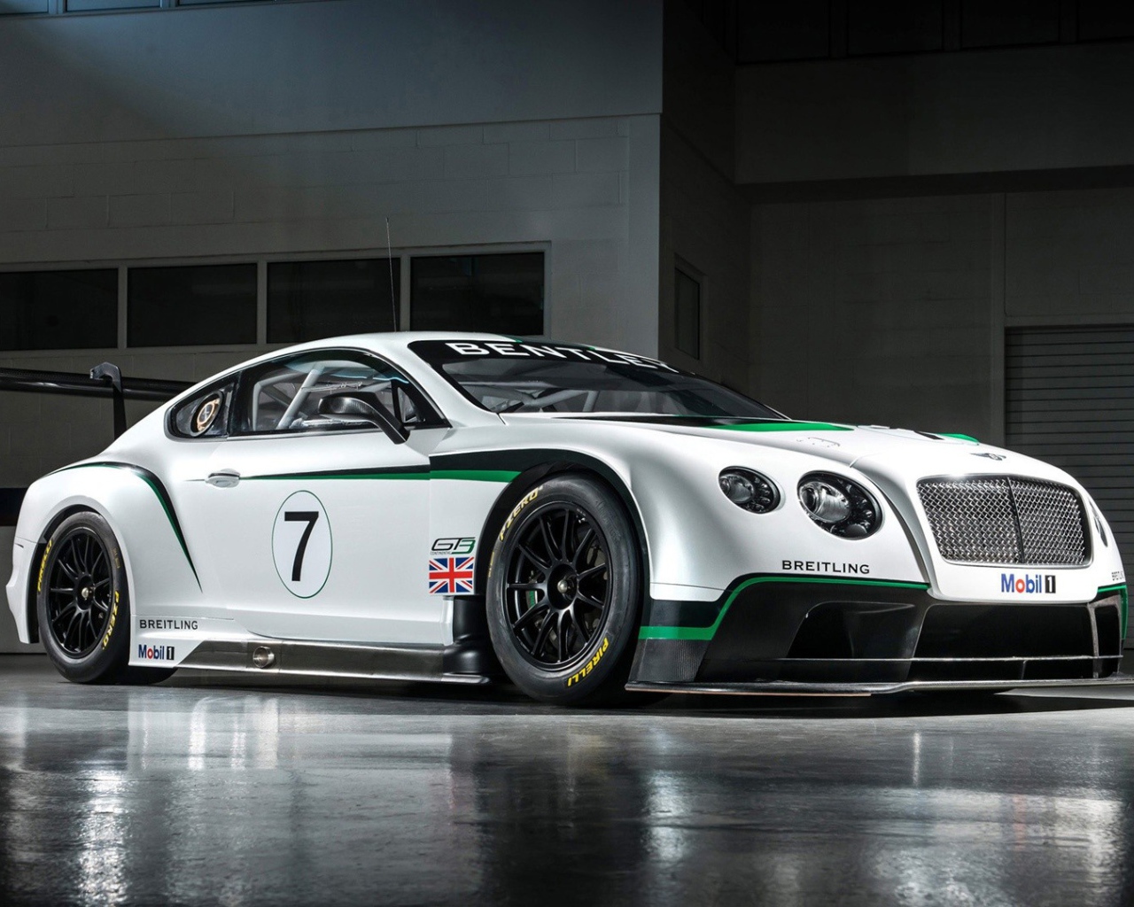 Автомобиль на стоянке