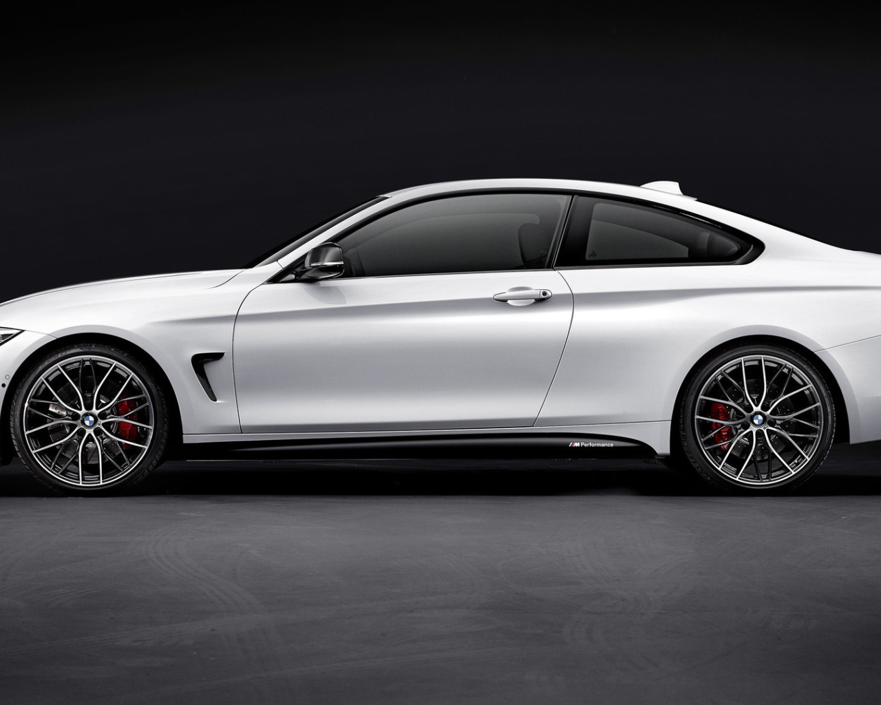 Удивительная BMW M4 со стороны