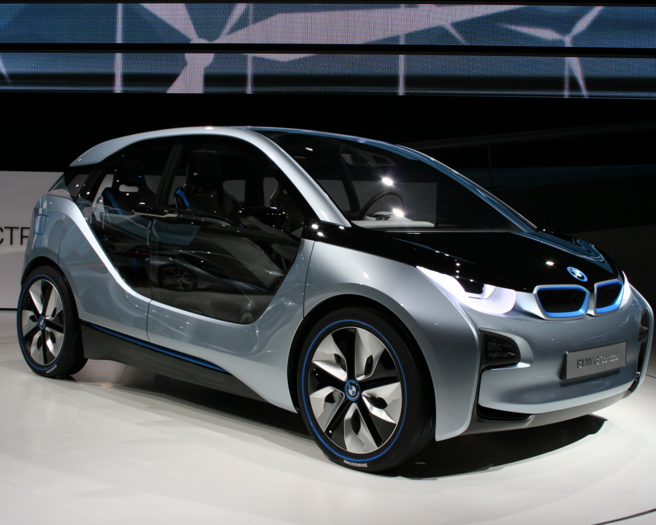 BMW i3 в автосалоне