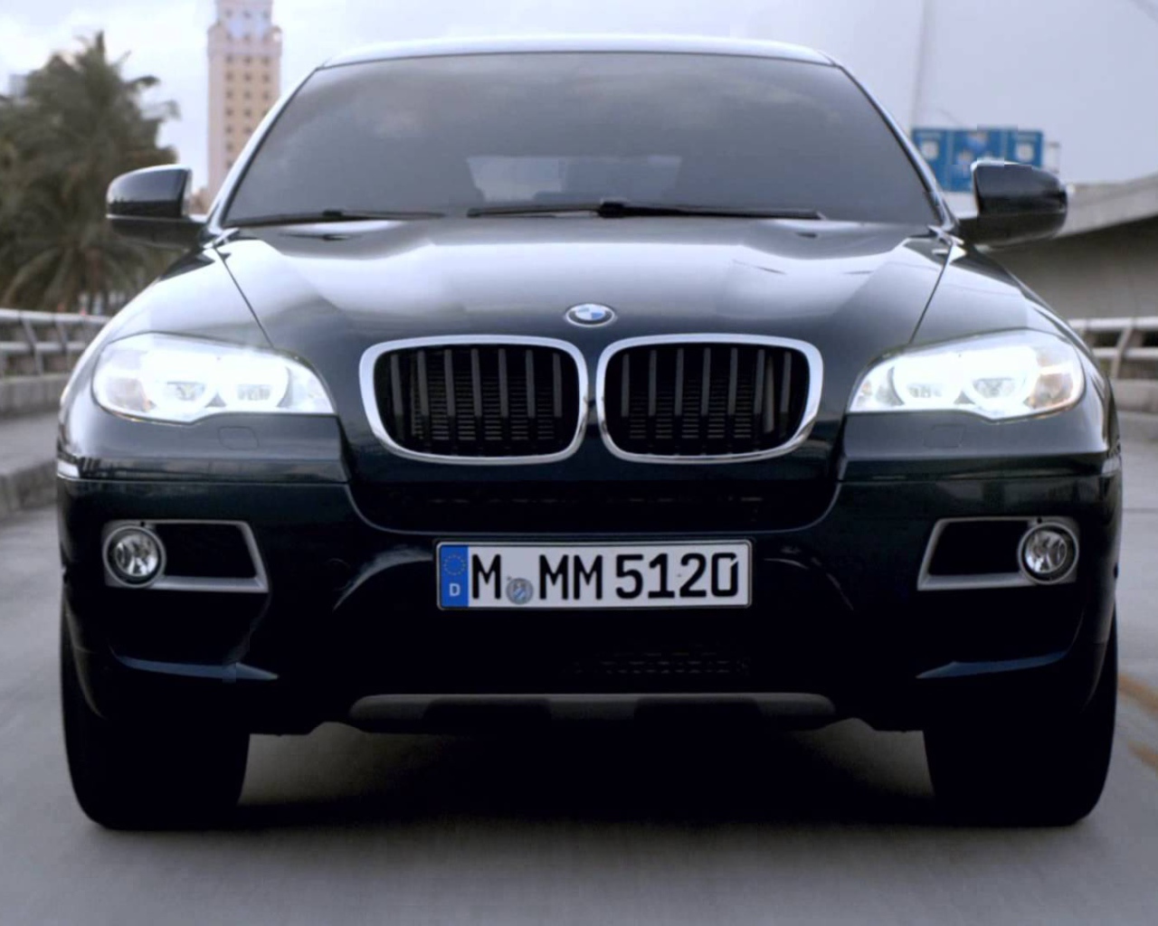 Черный BMW X4 кроссовер