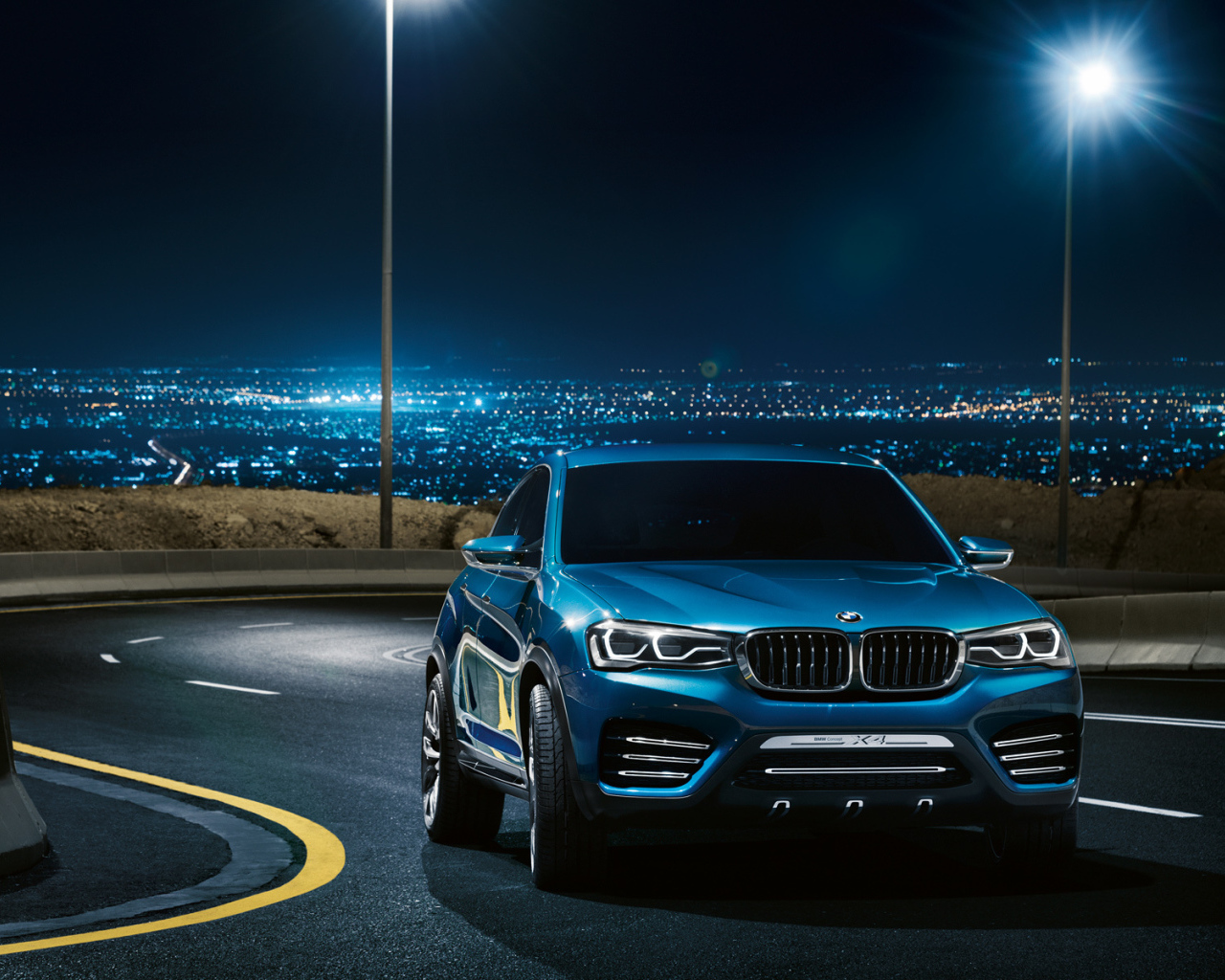 Синий BMW X4 кроссовер