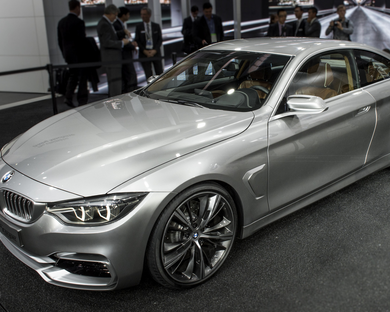 Серебряная BMW M4