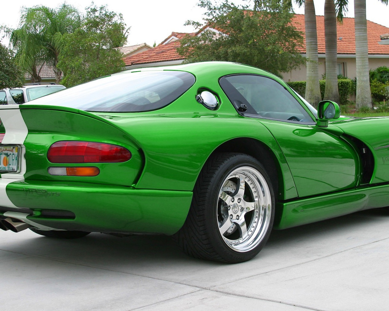 Зеленый Dodge Viper