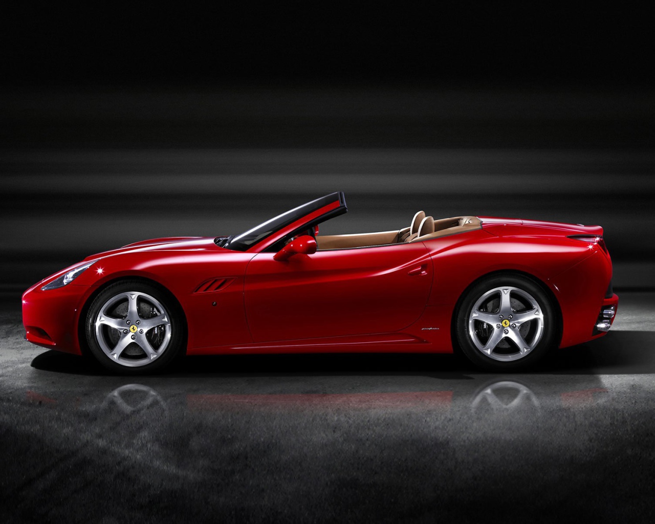 Красный Феррари Калифорния