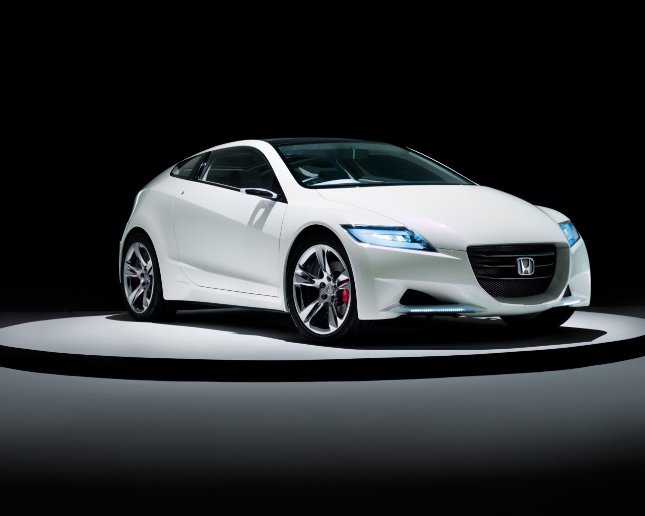 Белая Honda CR-Z