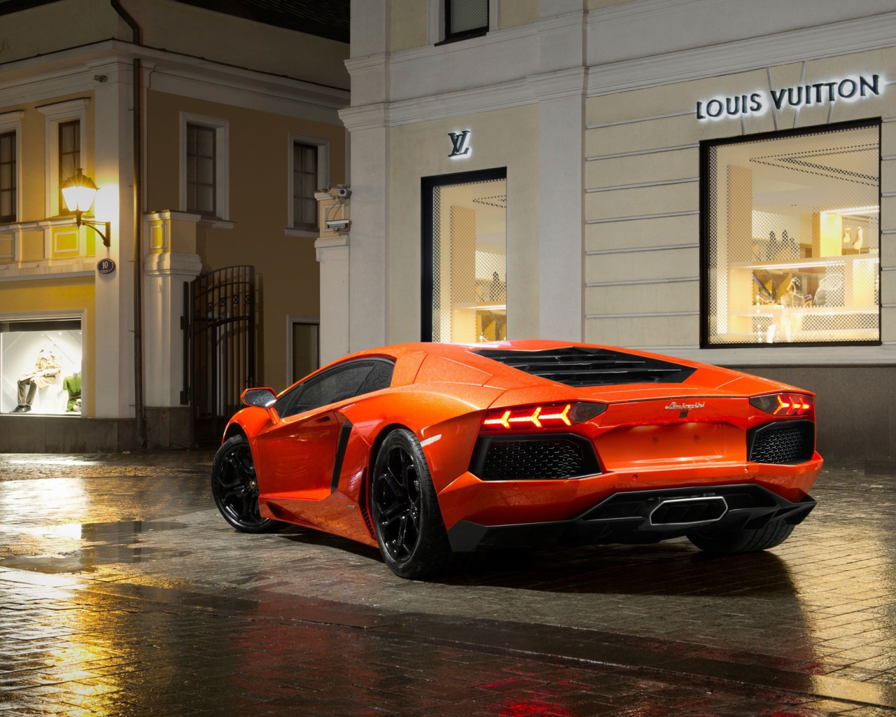 Lamborghini Aventador у бутика