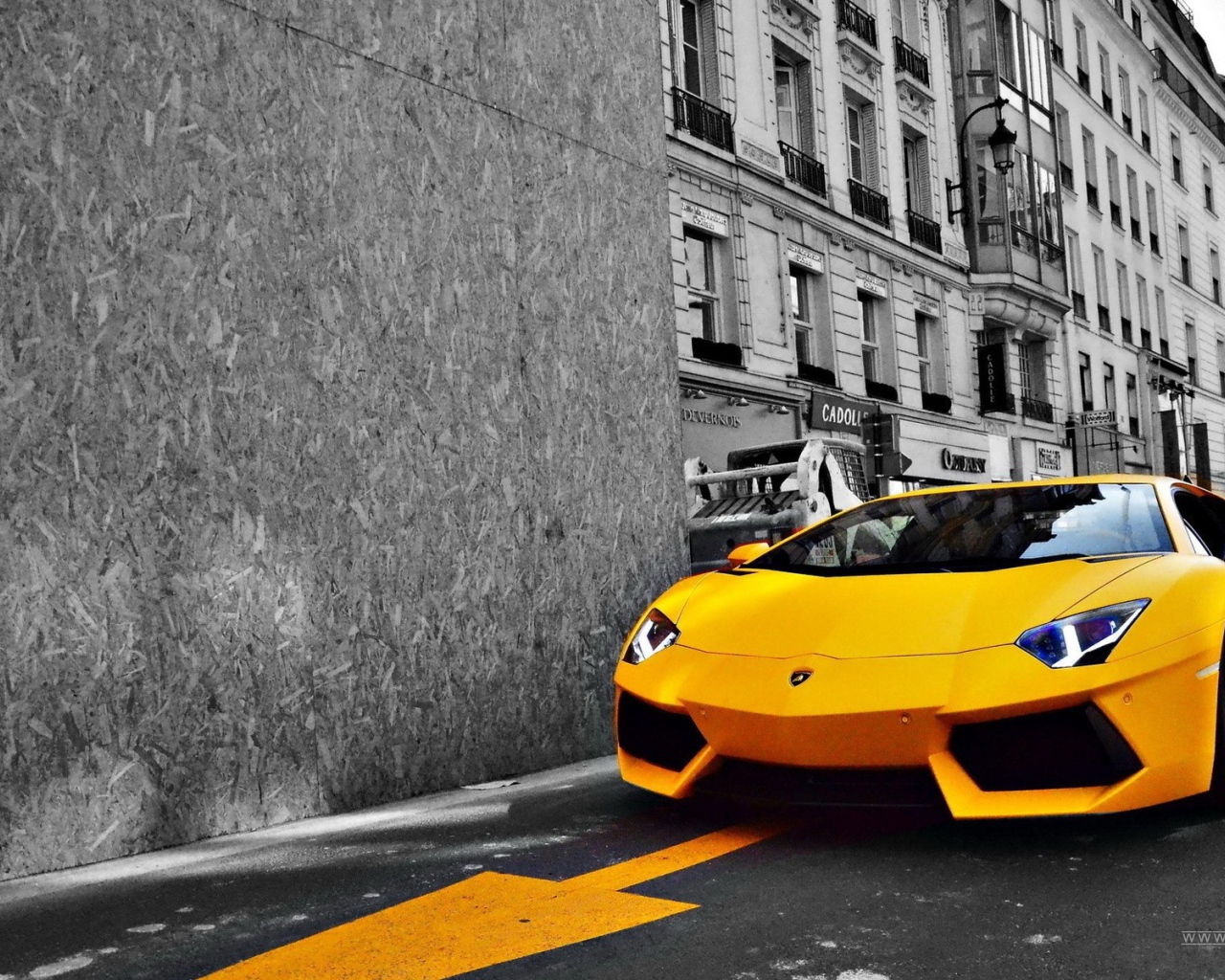 Желтый Lamborghini Aventador