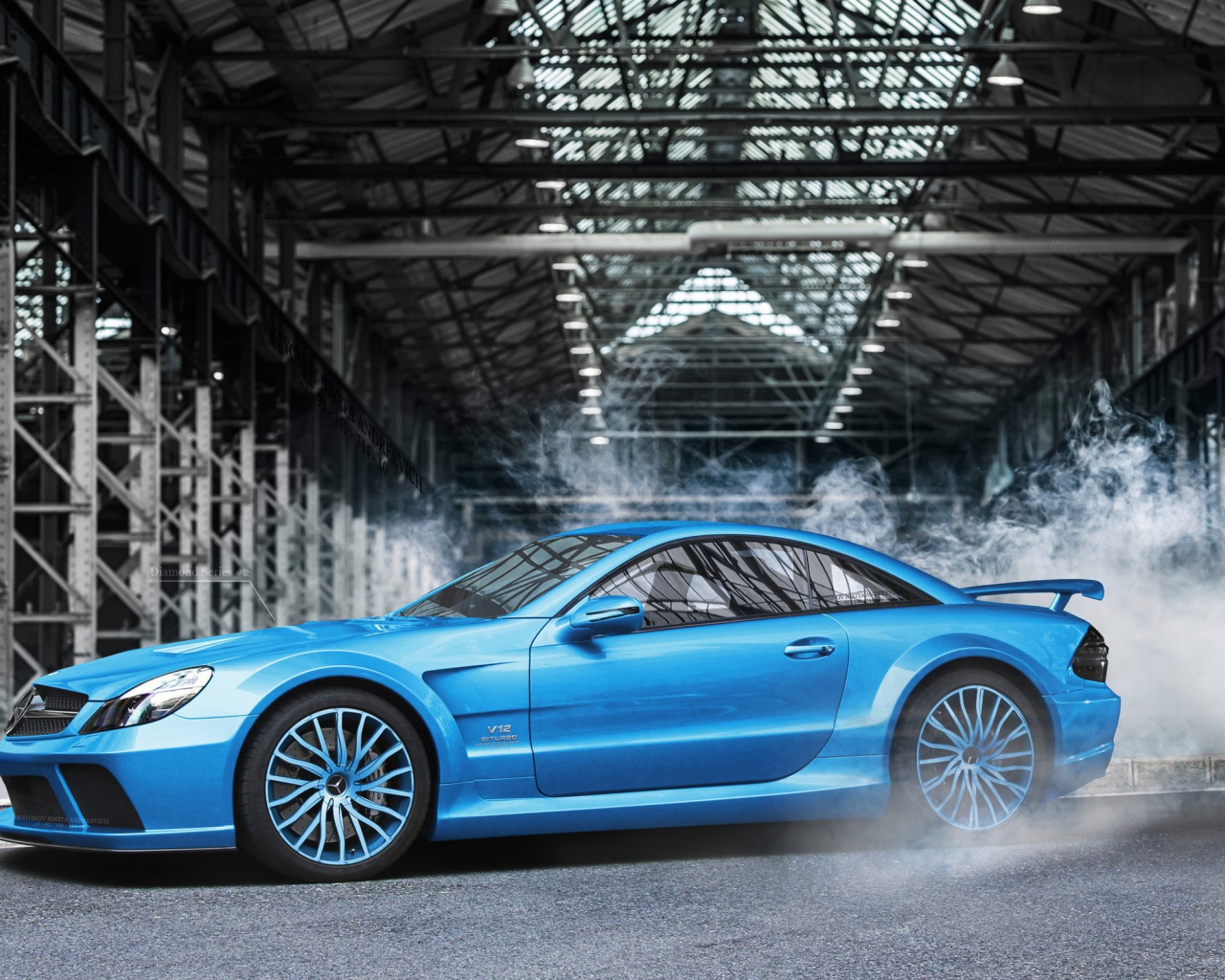 Мерседес на крутом повороте