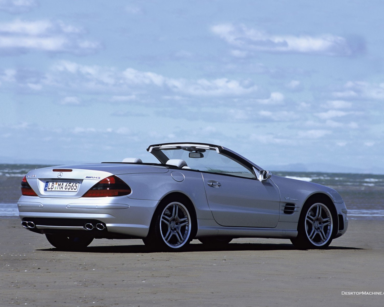 Мерседес бенц на пляже