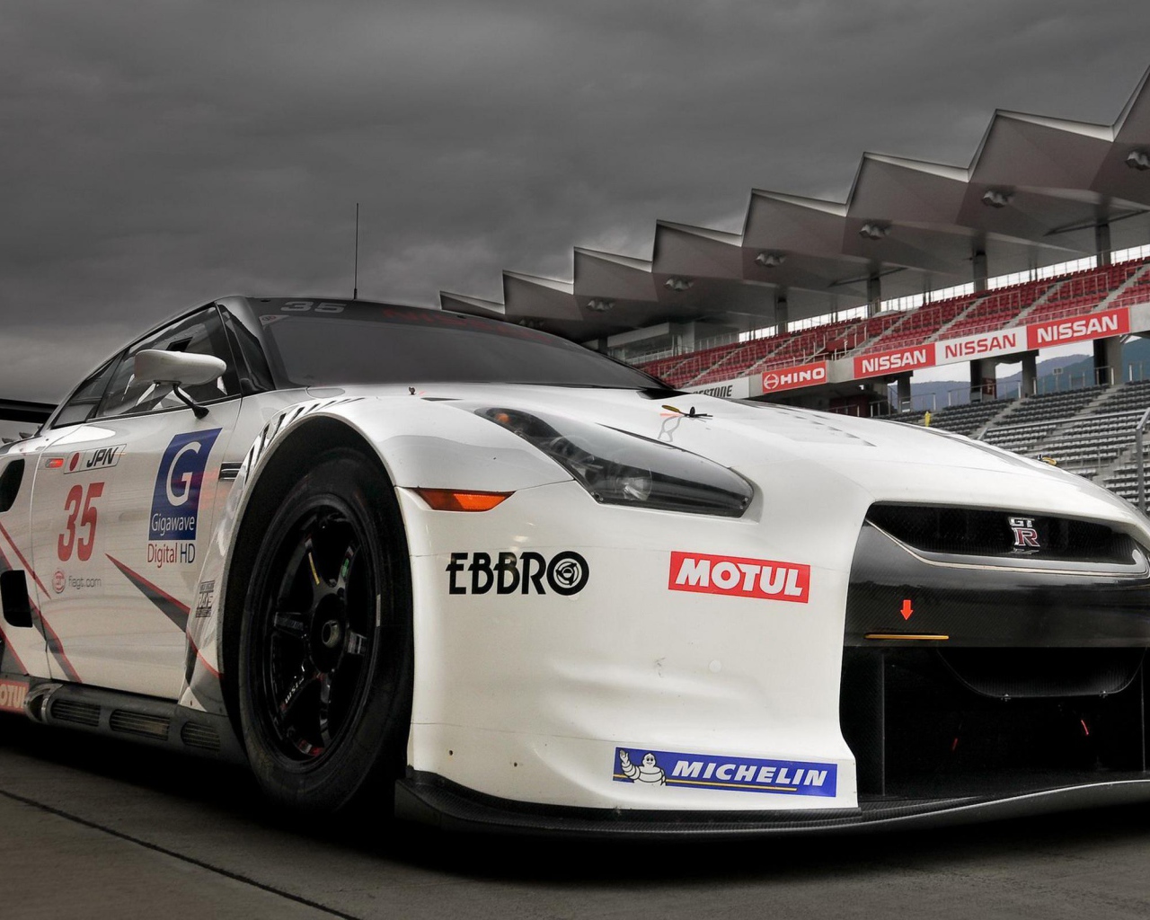 Автомобиль Нисан GTR