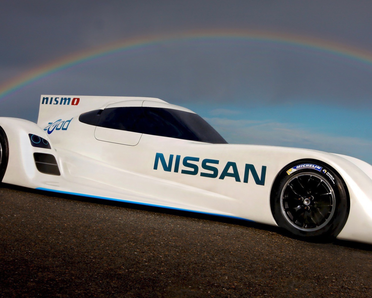 Нисан под радугой