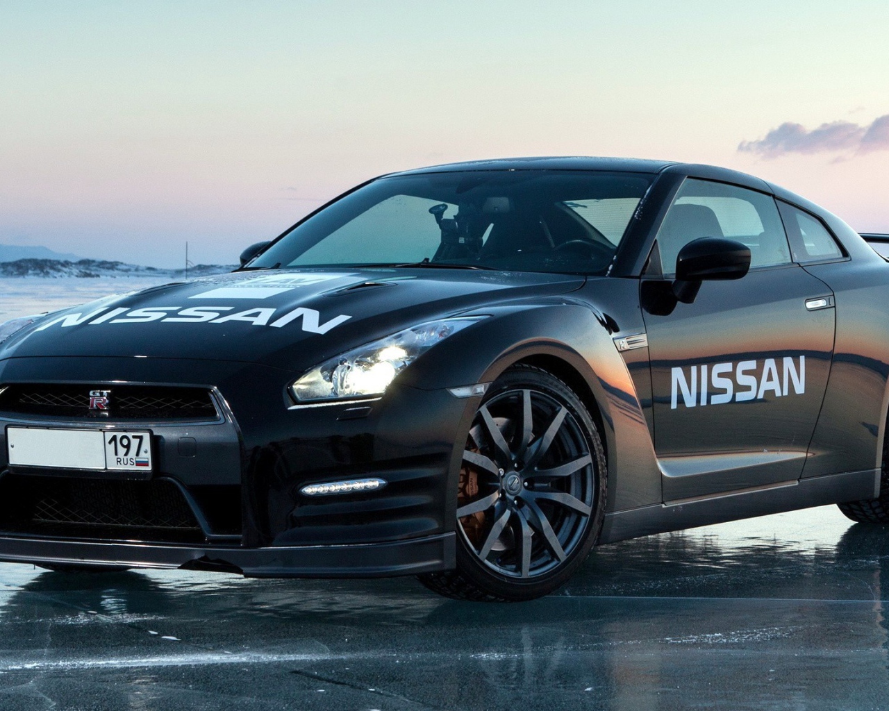 Ниссан на льду