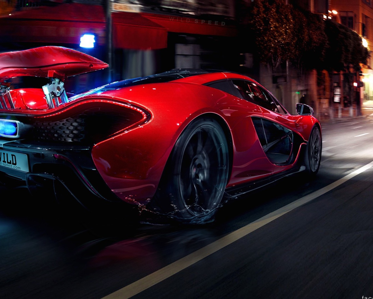 Макларен P1 на улице