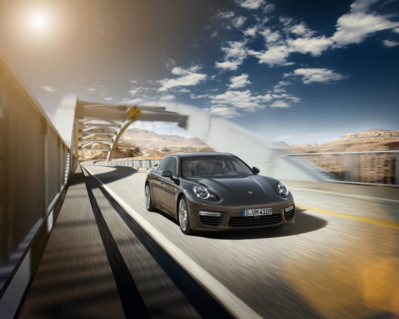 2014 Porsche Panamera Turbo S на мосту